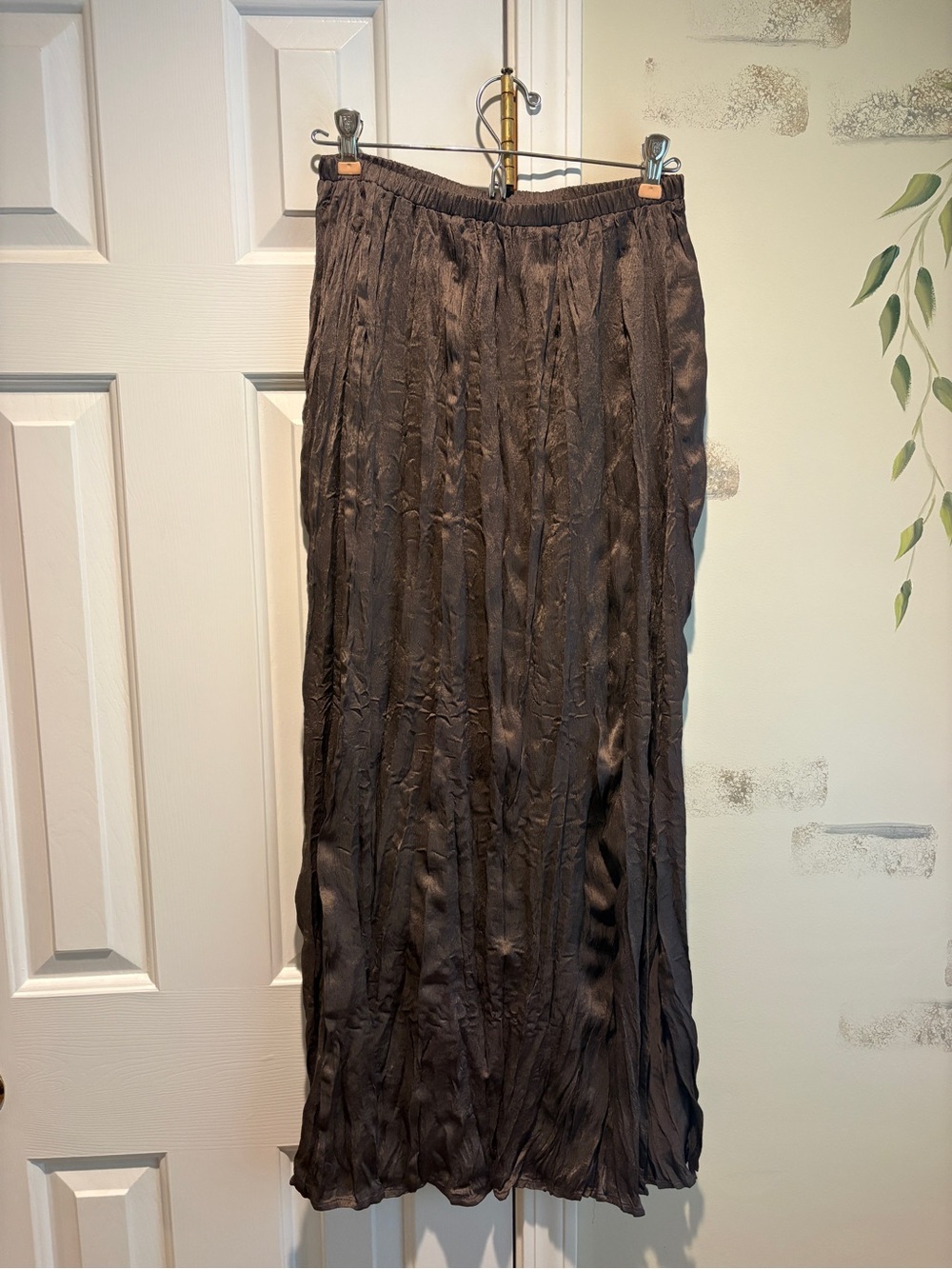 The Pink Tulip Crinkled MIDI Skirt